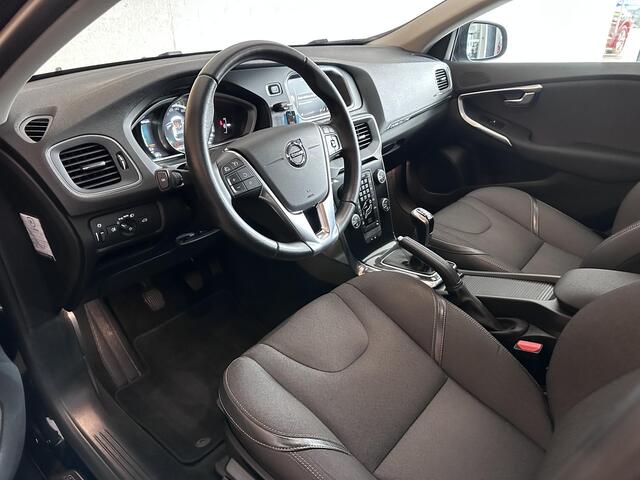 Volvo V40 CROSS COUNTRY 2.0 T3 Nordic+ Trekhaak | Navigatie | Parkeersensor