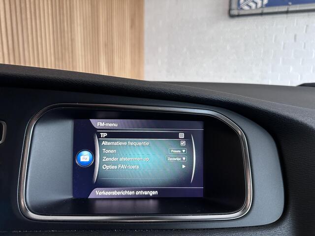 Volvo V40 CROSS COUNTRY 2.0 T3 Nordic+ Trekhaak | Navigatie | Parkeersensor