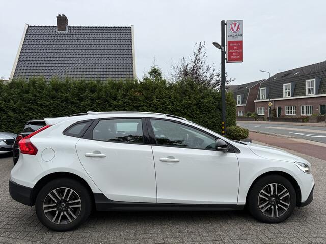 Volvo V40 CROSS COUNTRY 1.5 T3 Nordic+ 153pk Aut., Trekhaak | Clima | Navi