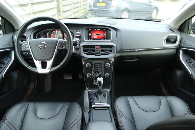 Volvo V40 CROSS COUNTRY 1.5 T3 Polar+ Luxury / Navi / Stoelverwarming / Climate
