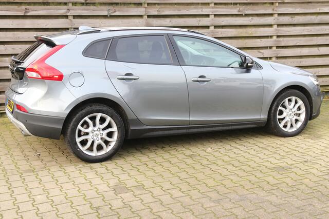 Volvo V40 CROSS COUNTRY 1.5 T3 Polar+ Luxury / Navi / Stoelverwarming / Climate