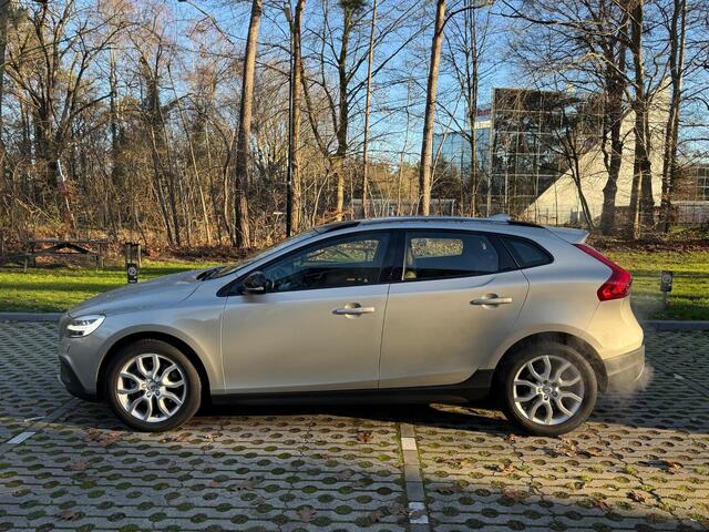 Volvo V40 CROSS COUNTRY 1.5 T3 Nordic+ Pano l BLIS