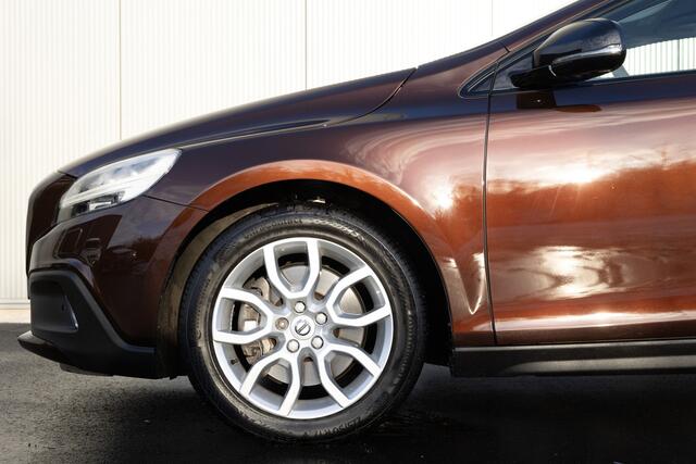 Volvo V40 CROSS COUNTRY 2.0 T4 AWD Nordic+ | PANO | LEDER