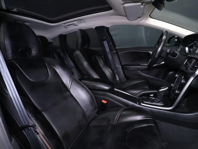 Volvo V40 CROSS COUNTRY 1.5 T3 Polar+ Luxury [TREKHAAK, PANORAMADAK, KEYLESS ENTRY, CAMERA, VOL LEDER, STOELVERWARMING, NIEUWSTAAT]