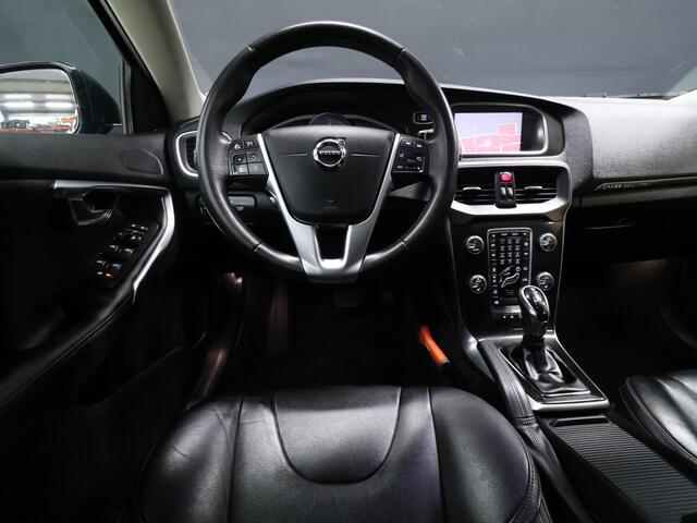 Volvo V40 CROSS COUNTRY 1.5 T3 Polar+ Luxury [TREKHAAK, PANORAMADAK, KEYLESS ENTRY, CAMERA, VOL LEDER, STOELVERWARMING, NIEUWSTAAT]