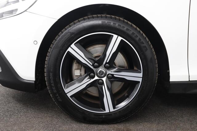 Volvo V40 CROSS COUNTRY T3 Polar+ Luxury | NAP | Automaat | 1e eigenaar | Pano | Leder | Stoelverwarming | Keyless