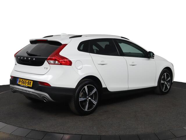 Volvo V40 CROSS COUNTRY T3 Polar+ Luxury | NAP | Automaat | 1e eigenaar | Pano | Leder | Stoelverwarming | Keyless