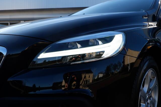 Volvo V40 CROSS COUNTRY 1.5 T3 Polar + / INCL. 12mnd BOVAG / Leder / Stoelverwarming