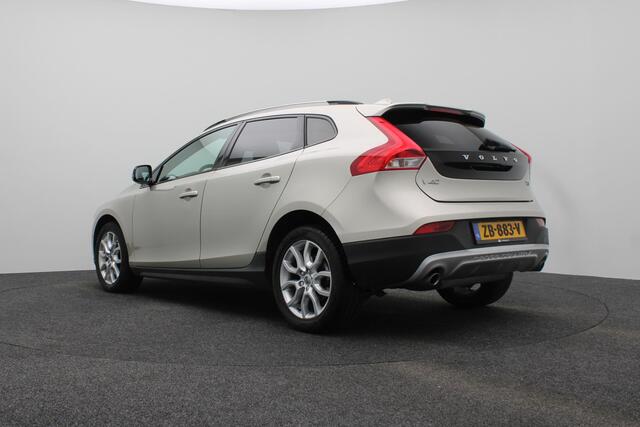 Volvo V40 CROSS COUNTRY 1.5 T3 Polar+ Luxury | Panoramadak | Lederen bekleding | Camera achter | Stoelverwarming |