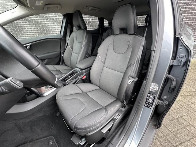 Volvo V40 CROSS COUNTRY 2.0 T3 Summum | Navigatie | Camera | Cruise Control