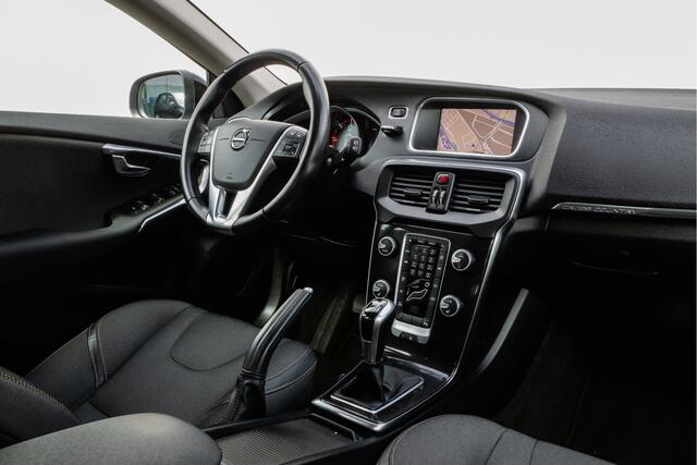 Volvo V40 CROSS COUNTRY 2.0 D2 Nordic+ Trekhaak/ Stoelverwarming/ Standkachel/ Full map navigatie/ Cruise control