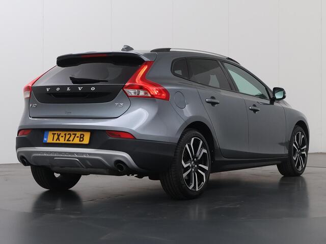 Volvo V40 CROSS COUNTRY 2.0 T3 Summum | Trekhaak | Panoramadak | Navigatie | Parkeercamera | Stoelverwarming | Climate Control | Cruise Control |