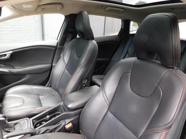 Volvo V40 CROSS COUNTRY 1.5 T3 Polar+ Luxury 1e EIGENAAR! DEALER ONDERHOUDEN! PANODAK! CAMERA! STOELVERW! LEER! NAVI! BLUETOOTH! CRUISE! TREKHAAK!