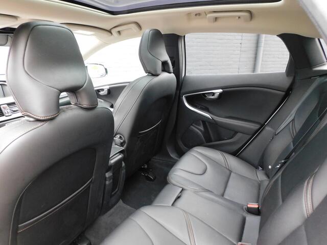 Volvo V40 CROSS COUNTRY 1.5 T3 Polar+ Luxury 1e EIGENAAR! DEALER ONDERHOUDEN! PANODAK! CAMERA! STOELVERW! LEER! NAVI! BLUETOOTH! CRUISE! TREKHAAK!