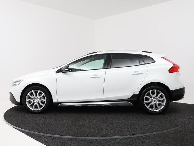 Volvo V40 CROSS COUNTRY 1.5 T3 Polar+ Luxury | Panoramadak | Harman Kardon | Lederen bekleding | Nederlandse auto |