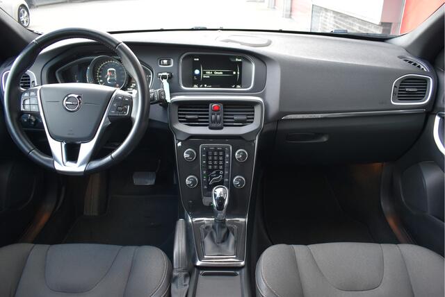 Volvo V40 CROSS COUNTRY 2.0 D4 Cruise, Afn. trekhaak, Stoelverwarming, Camera, PDC, NL-auto