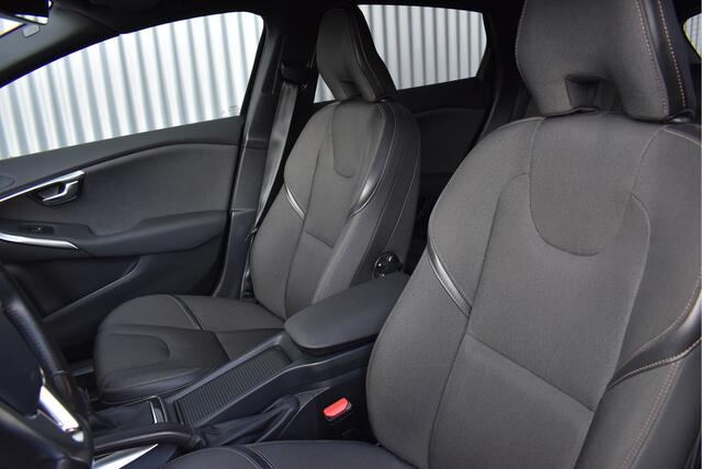 Volvo V40 CROSS COUNTRY 2.0 D4 Cruise, Afn. trekhaak, Stoelverwarming, Camera, PDC, NL-auto