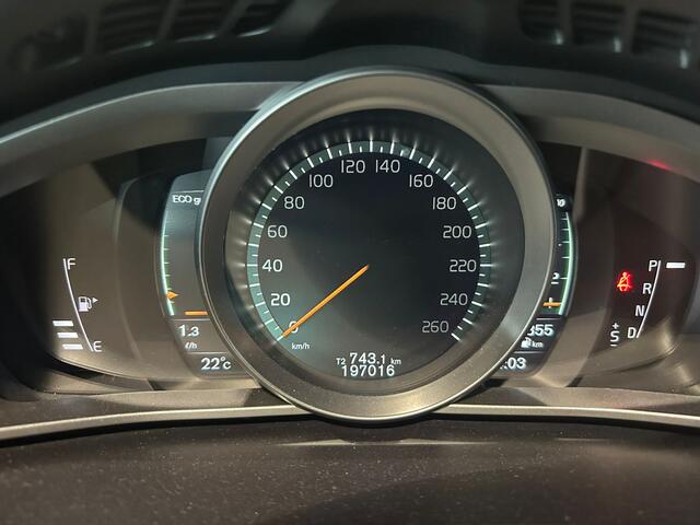 Volvo V40 CROSS COUNTRY T4 Aut. Momentum Trekhaak Parkassist Stoelverwarming 190pk