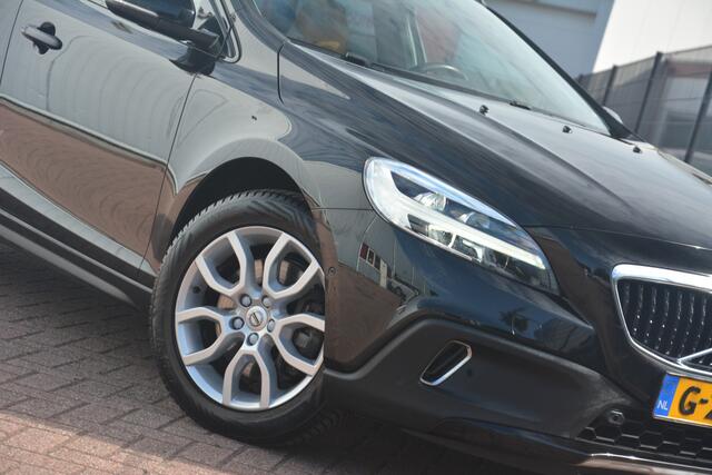 Volvo V40 CROSS COUNTRY 1.5 T3 Polar+ Luxury | Navigatie | LED | Stoelverwarming | Leer | Keyless | Panoramadak | NL auto!! |