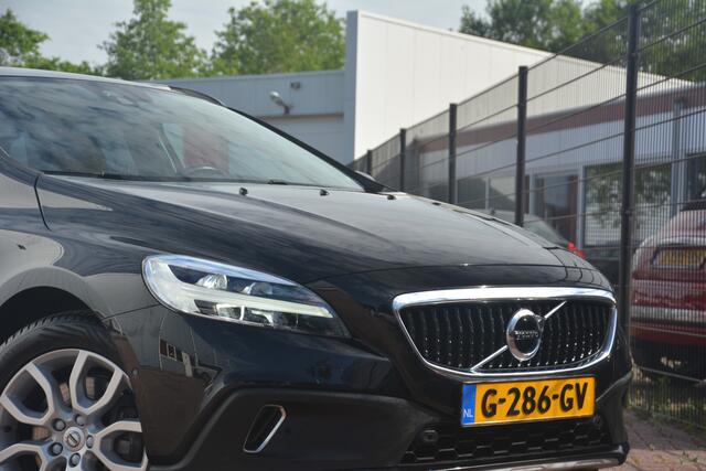 Volvo V40 CROSS COUNTRY 1.5 T3 Polar+ Luxury | Navigatie | LED | Stoelverwarming | Leer | Keyless | Panoramadak | NL auto!! |