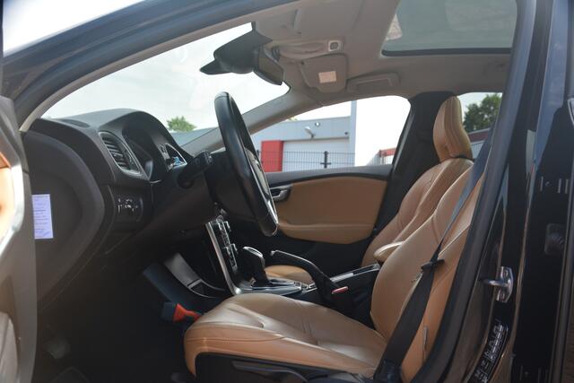Volvo V40 CROSS COUNTRY 1.5 T3 Polar+ Luxury | Navigatie | LED | Stoelverwarming | Leer | Keyless | Panoramadak | NL auto!! |