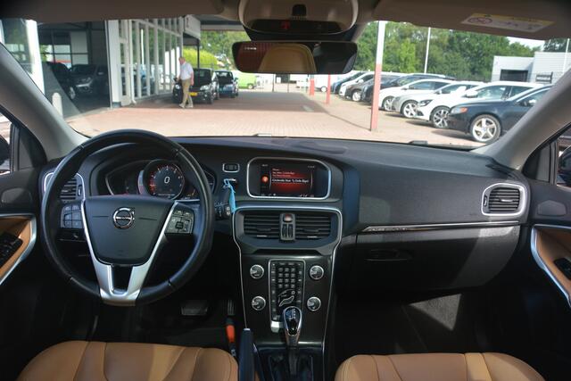 Volvo V40 CROSS COUNTRY 1.5 T3 Polar+ Luxury | Navigatie | LED | Stoelverwarming | Leer | Keyless | Panoramadak | NL auto!! |