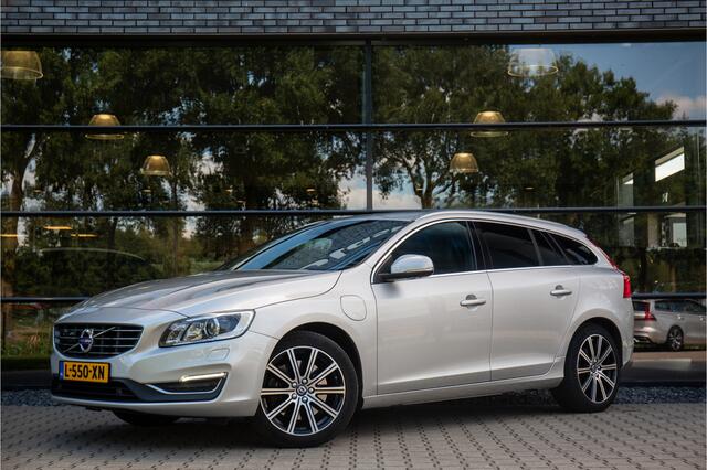 Volvo V60 2.4 D5 Twin Engine R-Design Navigatie, Cruise control, Stoelverwarming