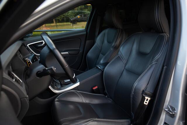 Volvo V60 2.4 D5 Twin Engine R-Design Navigatie, Cruise control, Stoelverwarming