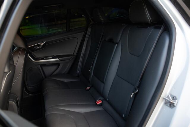Volvo V60 2.4 D5 Twin Engine R-Design Navigatie, Cruise control, Stoelverwarming