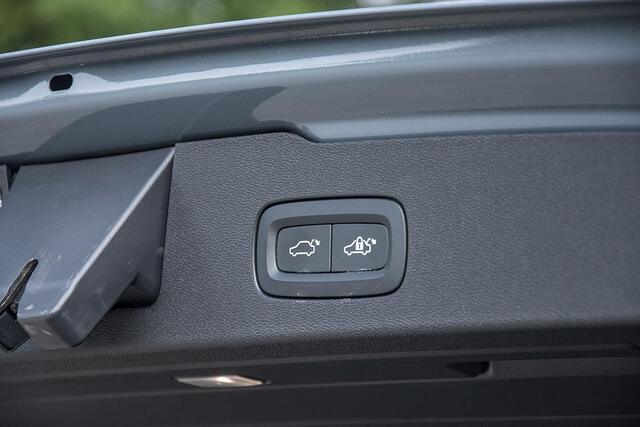 Volvo V60 2.0 T6 RECHARGE AWD R-DESIGN / H&K / 19"