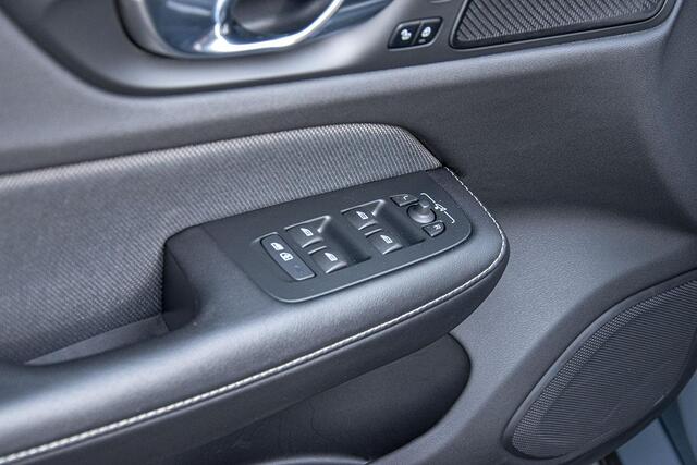 Volvo V60 2.0 T6 RECHARGE AWD R-DESIGN / H&K / 19"