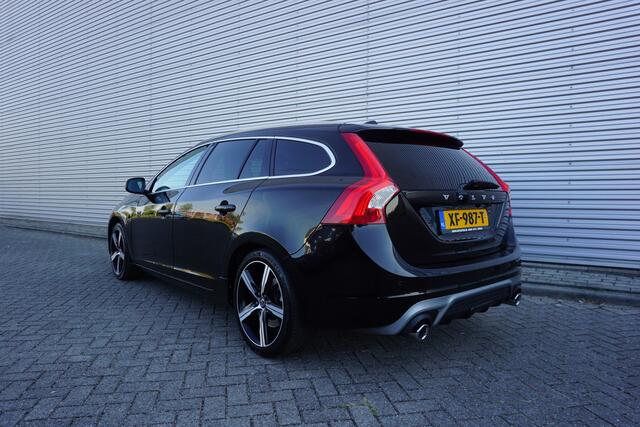 Volvo V60 2.0 D4 Business Sport - AUTOMAAT - Climate / Navi / Cruise / Lane ass. / Camera / Parkeers. / NAP