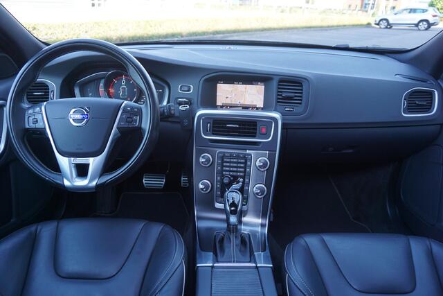 Volvo V60 2.0 D4 Business Sport - AUTOMAAT - Climate / Navi / Cruise / Lane ass. / Camera / Parkeers. / NAP