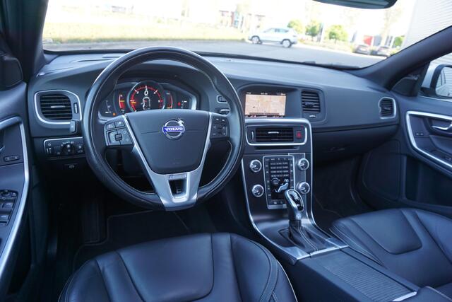Volvo V60 2.0 D4 Business Sport - AUTOMAAT - Climate / Navi / Cruise / Lane ass. / Camera / Parkeers. / NAP