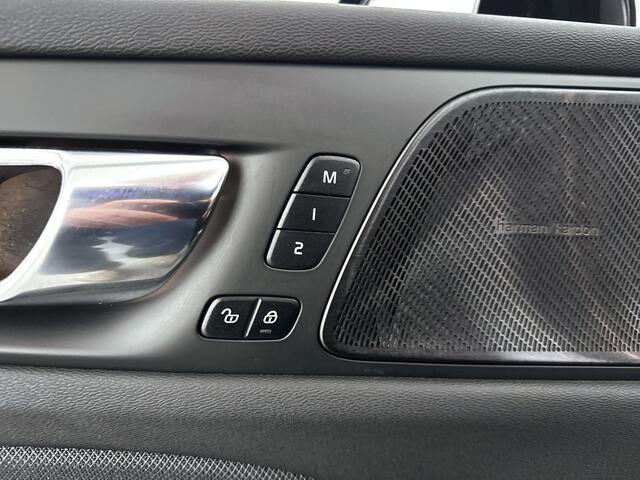 Volvo V60 B3 Aut. R-Design | Panoramadak | Stoel- en stuurverwarming | Harman Kardon | Parkeercamera | Trekhaak