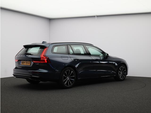 Volvo V60 T6 AWD Plug-in hybrid Plus Dark / Trekhaak / Rondomzicht camera / Elek. verstelbare stoelen / Stoel +stuurverwarming / Achterbankverwarming / Verwarmbare voorruit / Harman Kardon / BLIS