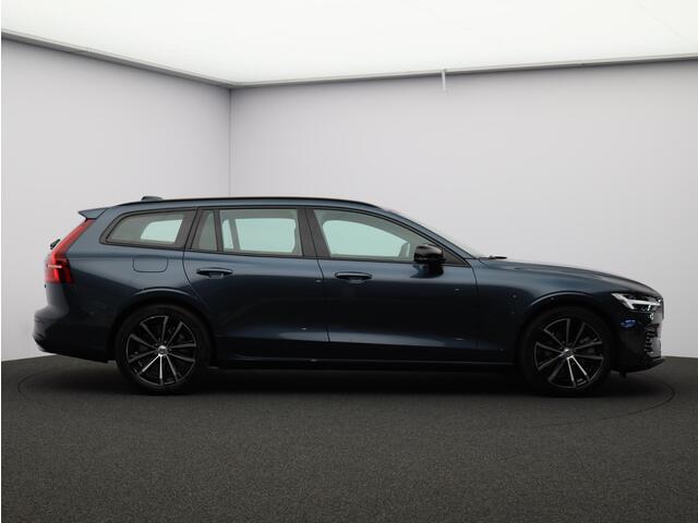 Volvo V60 T6 AWD Plug-in hybrid Plus Dark / Trekhaak / Rondomzicht camera / Elek. verstelbare stoelen / Stoel +stuurverwarming / Achterbankverwarming / Verwarmbare voorruit / Harman Kardon / BLIS