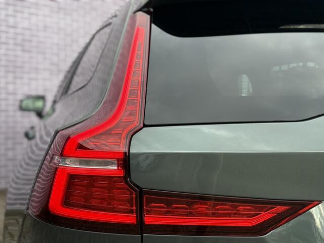 Volvo V60 2.0 T6 Plug-in hybrid AWD Ultra Dark | Bowers & Wilkins | Massage | Stoel ventilatie + Verwarming | Panorama Schuifdak | HUD | Adaptieve Cruise | BLIS | 360° Camera |