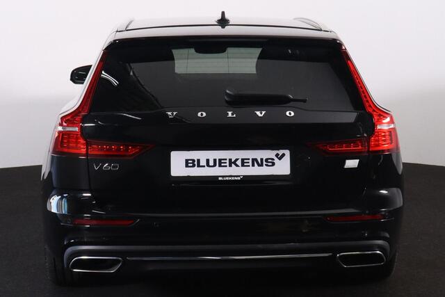 Volvo V60 T6 Recharge AWD Inscription - IntelliSafe Assist - Harman/Kardon audio - Adaptieve LED koplampen - Parkeercamera achter - Verwarmde voorstoelen & stuur - Parkeersensoren voor & achter - Elektr. bedienb. voorstoelen met geheugen - Extra getint glas - 19' L