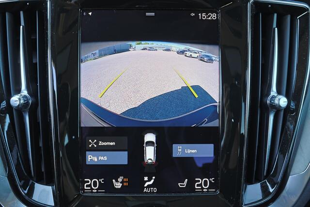 Volvo V60 T6 Recharge AWD Inscription - IntelliSafe Assist - Harman/Kardon audio - Adaptieve LED koplampen - Parkeercamera achter - Verwarmde voorstoelen & stuur - Parkeersensoren voor & achter - Elektr. bedienb. voorstoelen met geheugen - Extra getint glas - 19' L