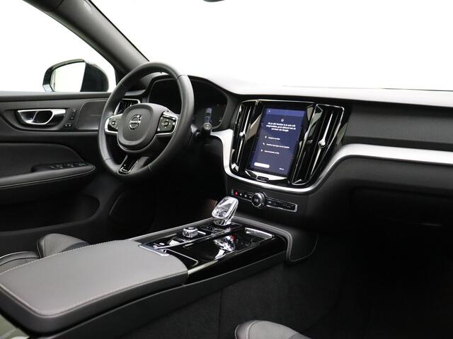 Volvo V60 T6 350pk AWD Plus Dark / Contourstoelen / Panorama dak / Harman en Kardon audio / Camera rondom /