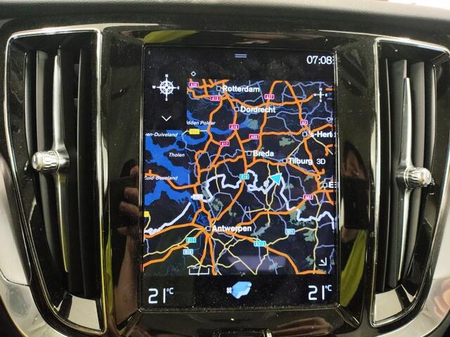 Volvo V60 2.0 B3 Momentum Advantage | Cruise Control | Parkeercamera | Navigatie | Apple CarPlay & Android Auto | DAB+ |