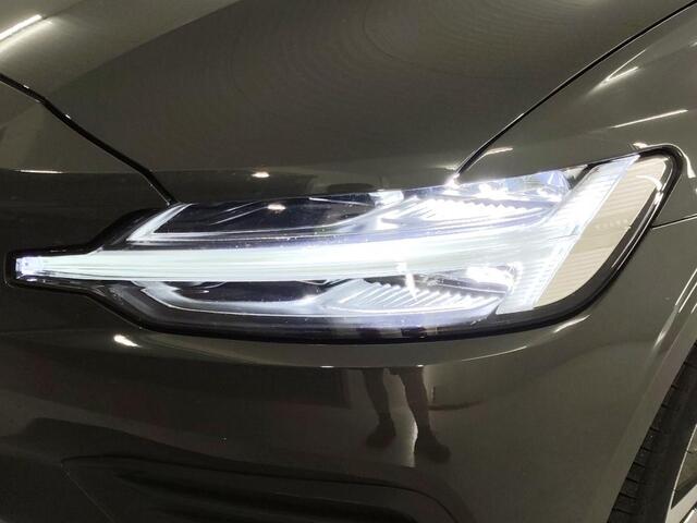 Volvo V60 2.0 B3 Momentum Advantage | Cruise Control | Parkeercamera | Navigatie | Apple CarPlay & Android Auto | DAB+ |