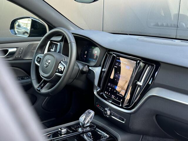 Volvo V60 2.0 T6 Plug-in hybrid AWD Plus Dark Adaptive Cruise / Dode hoek / verw. voorstoelen en stuurwiel / Memory / Harman & Kardon / 360 camera