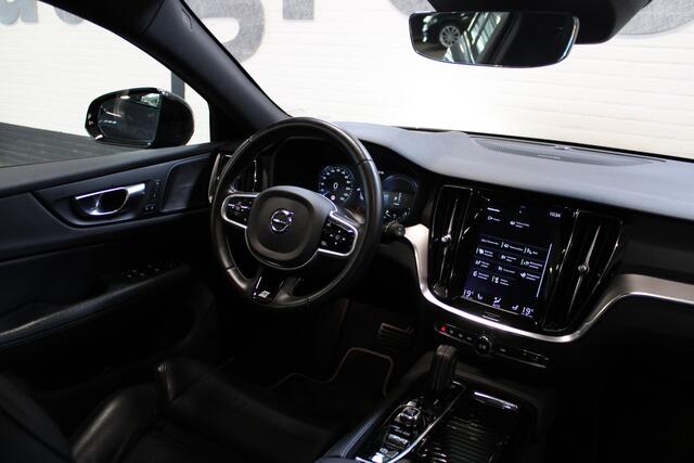 Volvo V60 2.0 T8 Polestar Engineered AWD R-Design | Incl. 12 maanden garantie | Schuif/kantel dak | Harman/Kardon | Trekhaak | Adaptieve cruise control | Stoelverwarming voor + achter | Stuurverwarming | Head-up display |