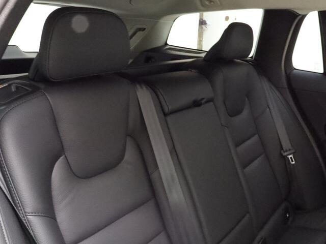 Volvo V60 B4 211pk Automaat Plus Dark / 360 Camera / Full-LED / El. Trekhaak / Harman&Kardon Audio / Getint glas / 4 - Zone Climate / Stoel + Stuurw. Verwarming /
