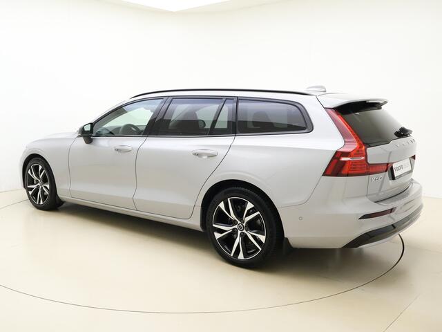 Volvo V60 B4 211pk Automaat Plus Dark / 360 Camera / Full-LED / El. Trekhaak / Harman&Kardon Audio / Getint glas / 4 - Zone Climate / Stoel + Stuurw. Verwarming /