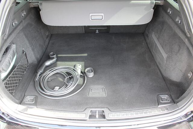 Volvo V60 2.0 T8 Twin Engine AWD Momentum Pro | Adapt. Cruise | Schuif/kanteldak | BLIS | Verw. stoelen & stuurwiel | 19" LMV