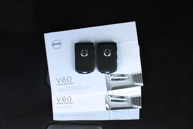 Volvo V60 2.0 T8 Twin Engine AWD Momentum Pro | Adapt. Cruise | Schuif/kanteldak | BLIS | Verw. stoelen & stuurwiel | 19" LMV