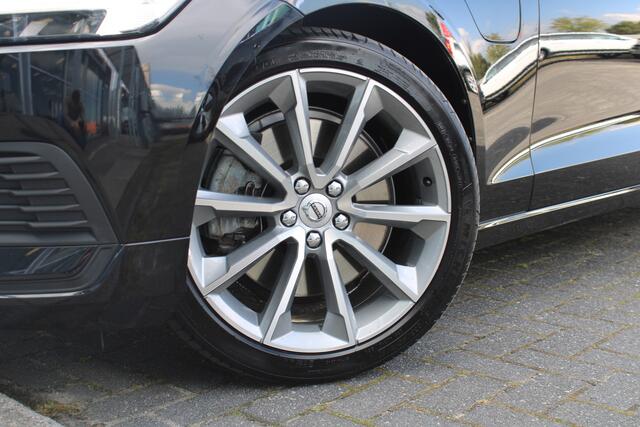Volvo V60 2.0 T8 Twin Engine AWD Momentum Pro | Adapt. Cruise | Schuif/kanteldak | BLIS | Verw. stoelen & stuurwiel | 19" LMV